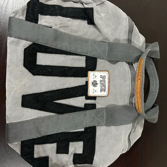 Pink duffle bag - Picture 2 of 3